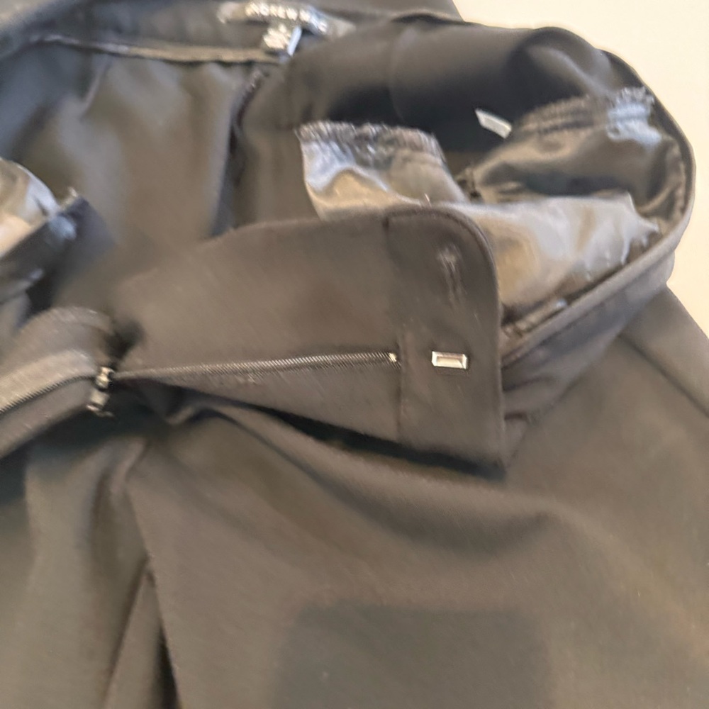 Andrew Marc 8 black dress pants.  Slim straight - Picture 4 of 11